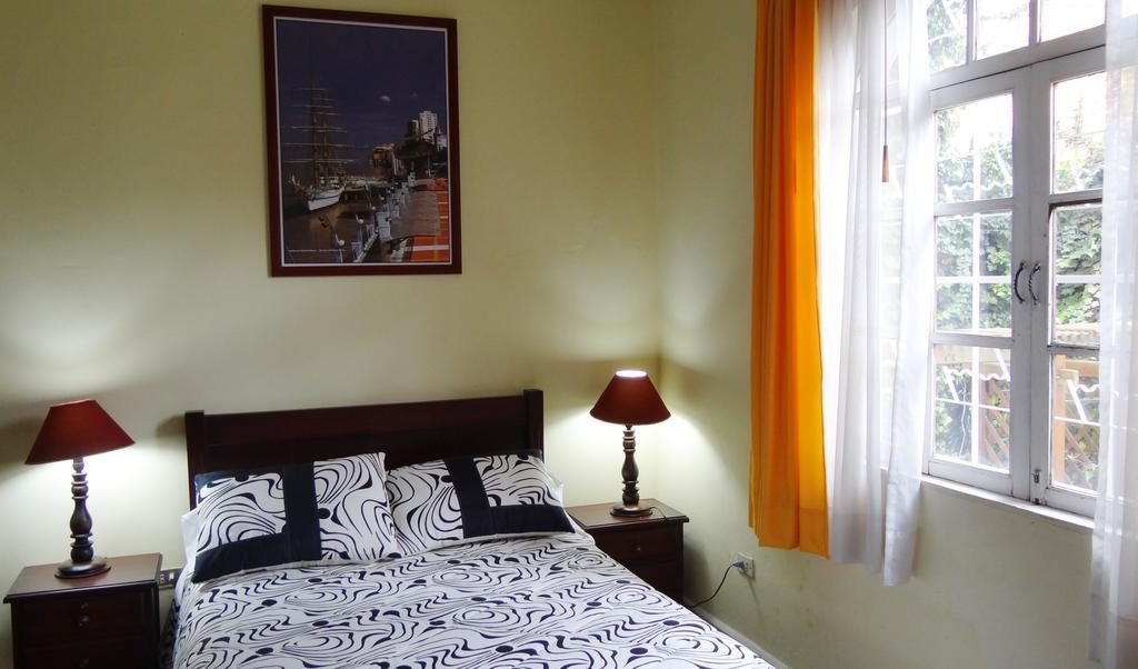 The Yellow House Quito Extérieur photo