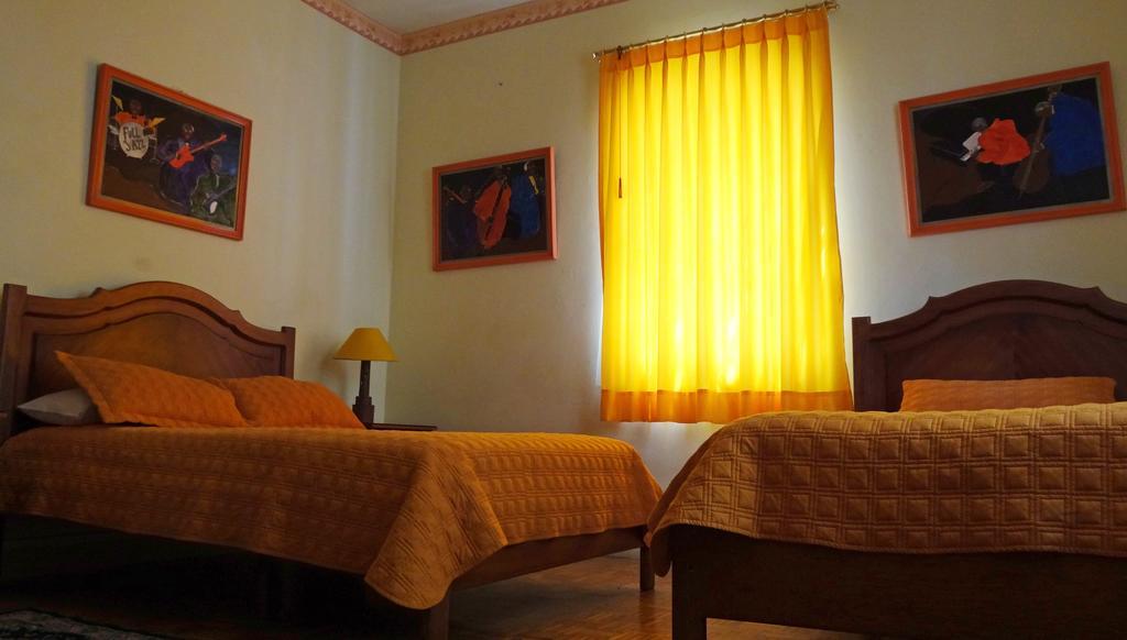 The Yellow House Quito Extérieur photo
