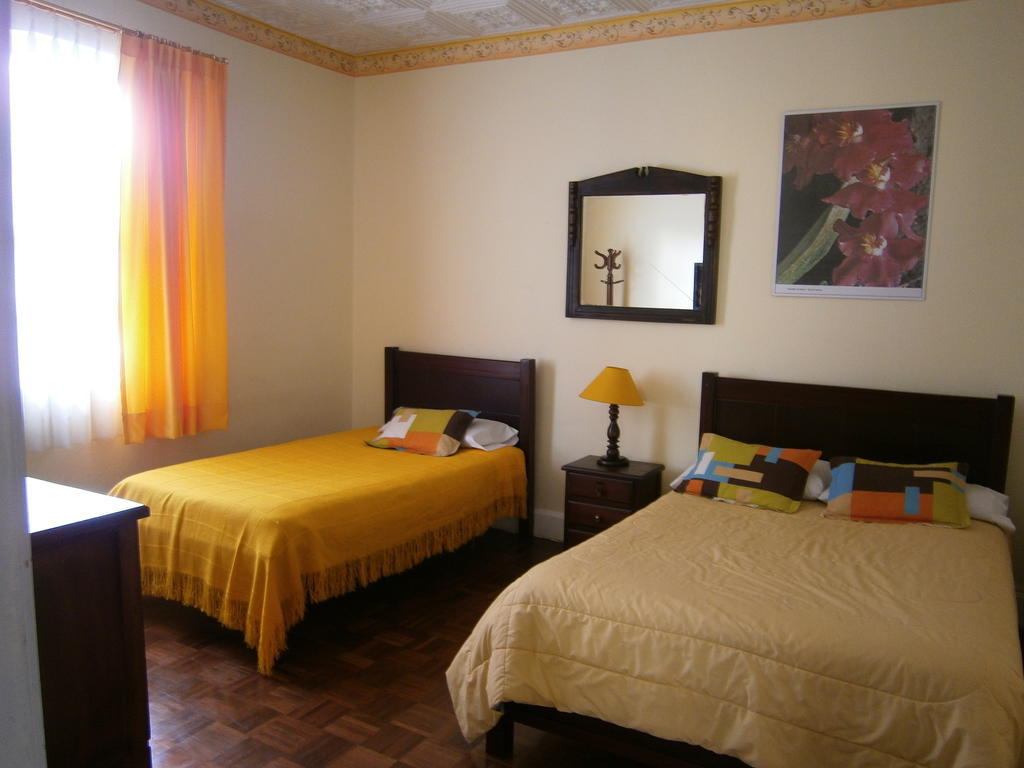 The Yellow House Quito Extérieur photo