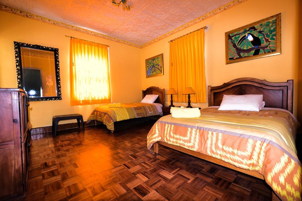The Yellow House Quito Extérieur photo
